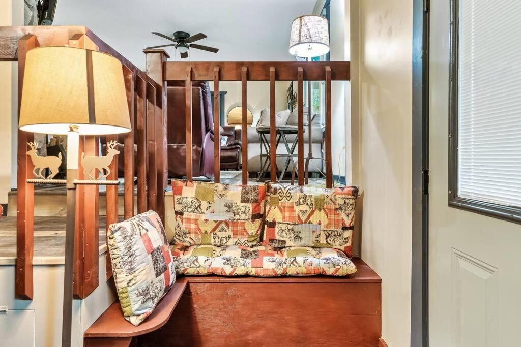 Beautiful Chalet With Fireplace And Large Game Room Gatlinburg Ngoại thất bức ảnh