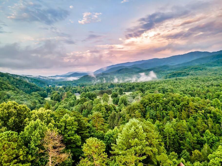 Beautiful Chalet With Fireplace And Large Game Room Gatlinburg Ngoại thất bức ảnh